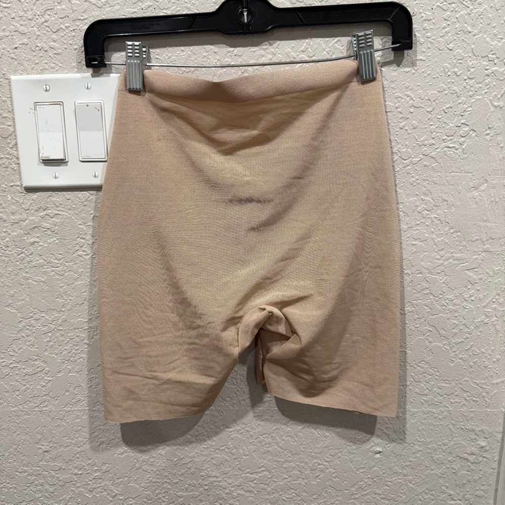 SKIMS SHEER LOW BACK SCULPT MEDIUM
